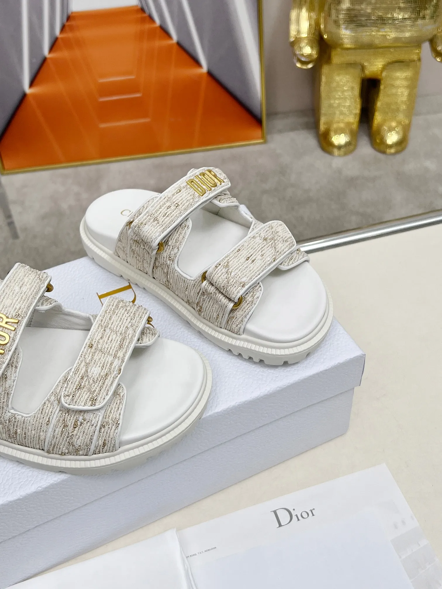 👟👟Ex-factory price 480👟👟Dior👏👏New classic style. 🔥Purchasing-level qualityThick-soled slippers popular in foreign counters. Upper➕Inner: original customized material, original mold opening of sole 1.1 (lightweight, code number 35-40 (41/42 can be customized)